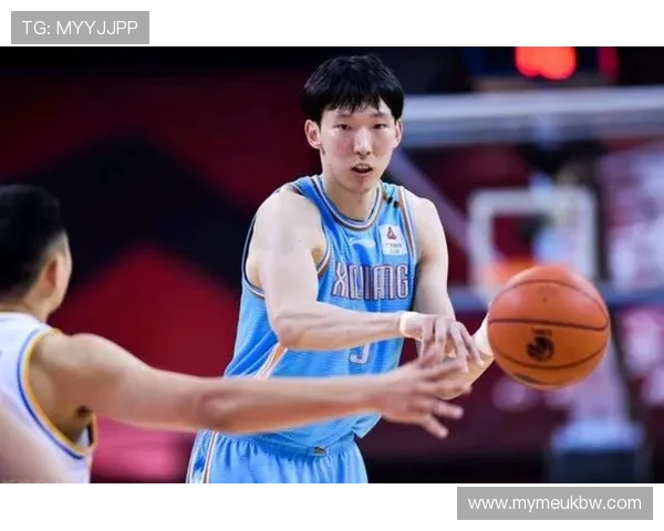 足球明星周琦精彩瞬间图片集展现他的运动魅力与风采